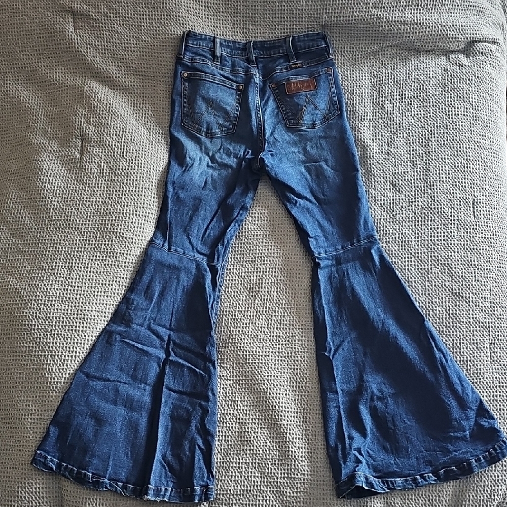 Wrangler Retro Bell Bottom Jeans – Women’s Size 28×34 – Western Flare - Picture 5 of 13